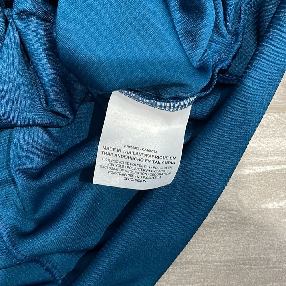 Nike Dri-FIT Cropped Twist Training Tank Top - Picture 4 of 12